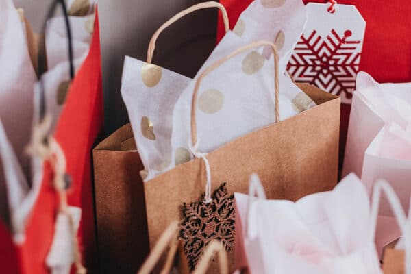 stocker les cadeaux de noël dans un garde-meubles