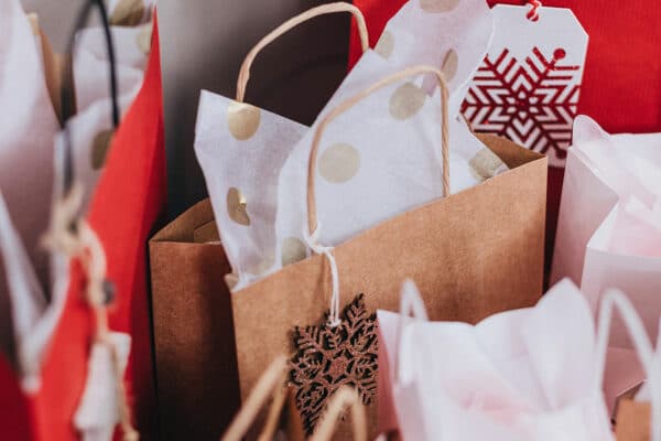 stocker les cadeaux de noël dans un garde-meubles